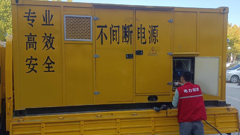 阜城柴油发电机组和UPS电源配合使用时，如何避免切换过程中的电力中断？